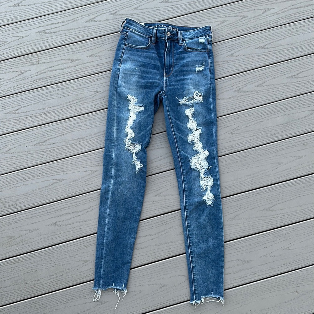 Loved skinny and ripped AE jeans:)